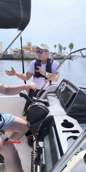 Instructor teaching Powerboat Level 2 in Alicante