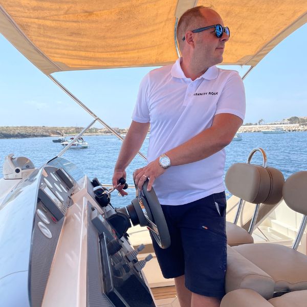 Motor yacht training in Alicante
